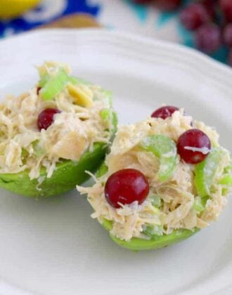 Canned Chicken Salad Recipe, how to make chicken salad with canned chicken, chicken salad with grapes and almonds, canned chicken recipes, easy chicken salad recipe, chicken salad without mayo, no cook meal prep, no heat lunch ideas