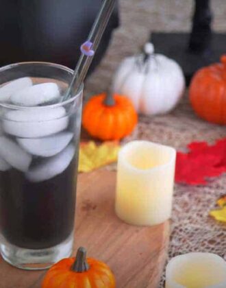 Activated Charcoal Lemonade Recipe, black lemonade, black Halloween punch, charcoal lemonade benefits, halloween drinks non alcoholic, halloween drinks for kids