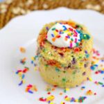 Healthy Funfetti Mug Cake Recipe, hoe to make a funfetti mug cake, gluten free funfetti mug cake, vanilla mug cake, microwave mug cake, how to make a mug cake