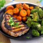 Pan Grilled Pork Chops, how to grill pork chops, how long to grill pork chops, easy grilled pork chops, pork chop recipes, grilled pork chop recipes