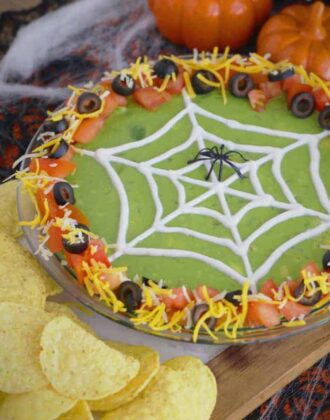 Halloween 7 Layer Dip, Halloween spider 7 layer dip, 7 layer dip Halloween style, 7 layer Mexican dip Halloween, Halloween spider web 7 layer dip, Halloween taco dip, spider web taco dip, Halloween party dips