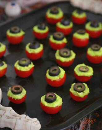 Halloween Eyeballs, halloween eyeball snacks, halloween party food eyeballs, edible eyeball recipes halloween, halloween party snacks, healthy halloween snacks