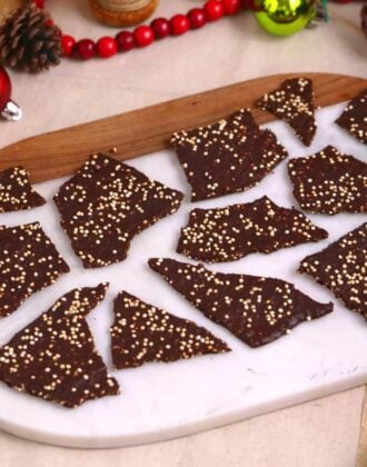 Dark Chocolate Quinoa Bark, chocolate bark, Christmas chocolate bark, how to make puffed quinoa, easy homemade Christmas gifts, quinoa chocolate bark, dark chocolate bark