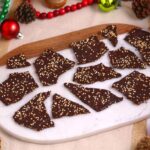 Dark Chocolate Quinoa Bark, chocolate bark, Christmas chocolate bark, how to make puffed quinoa, easy homemade Christmas gifts, quinoa chocolate bark, dark chocolate bark