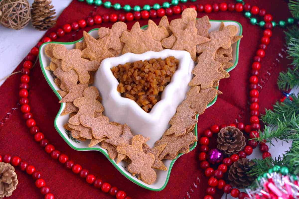 Apple Pie Dip with Cinnamon Chips, sweet apple salsa, healthy holiday appetizer, holiday party desserts, apple pie dip appetizer, apple pie salsa and cinnamon sugar tortillas