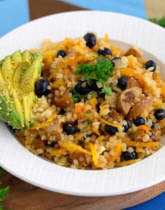 Cauliflower Fried Rice, cauliflower rice recipes, how to make cauliflower fried rice, low carb rice, cauliflower rice paleo, cauliflower fried rice paleo, whole30 cauliflower rice, paleo bowl, cauliflower rice bowl