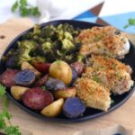 Paleo garlic chicken wings, oven baked chicken wings, paleo sheet pan dinners, paleo recipes, eating paleo, easy paleo meals, paleo chicken wings