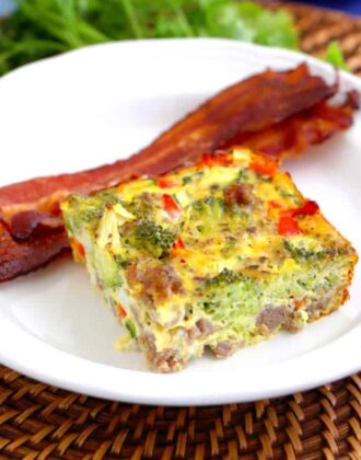 Keto breakfast casserole, sausage breakfast casserole, breakfast bake, low carb breakfast casserole, low carb breakfast ideas, keto breakfast ideas, low carb breakfast recipes, keto meal prep, keto diet recipes, keto breakfast meal prep