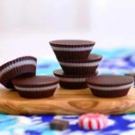 Peppermint Chocolate Fat Bombs, chocolate fat bombs keto, dark chocolate peppermint patty fat bombs, dark chocolate peppermint fat bombs, chocolate peppermint coconut oil fat bombs, dark chocolate fat bombs, coconut oil fat bombs, chocolate fat bomb recipes