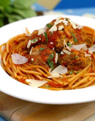 Instant pot spaghetti and meatballs, instant pot spaghetti, pressure cooker pasta, instant pot pasta recipes, easy instant pot recipes, instant pot dinners, spaghetti and meatballs instant pot, how to cook spaghetti in instant pot, easy instant pot spaghetti
