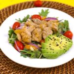 Healthy sesame chicken salad, Asian sesame chicken salad, meal prep sesame chicken, meal prep salads, honey sesame chicken, chicken meal prep ideas, lunch ideas for work, easy meal prep ideas