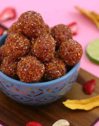 Dried Fruit and Nut Energy Balls No Bake, strawberry energy bites, no bake energy balls, fruit and nut bites, vegan energy bites, mango energy balls, healthy energy balls, vegan energy bites, trail mix energy balls, healthy snack ideas, healthy road trip snacks, vegan snacks