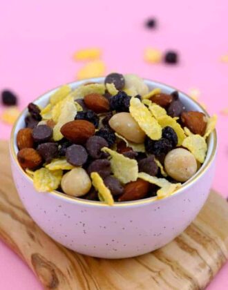 Sweet and Salty Snack Mix, healthy snack mix, diy trail mix, healthy cereal snack mix, gluten free trail mix, healthy homemade trail mix, kids snack mix, healthy snacks, how to make trail mix with cereal, sweet and salty cereal snack mix, road trip snack mix, how to make trail mix