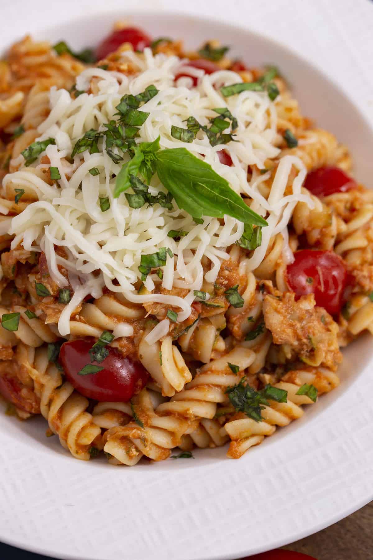 15-Minute Tuna Tomato Pasta - Mind Over Munch