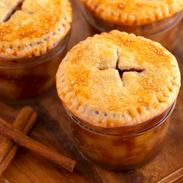 Mini Mason Jar Apple Pies - Mind Over Munch